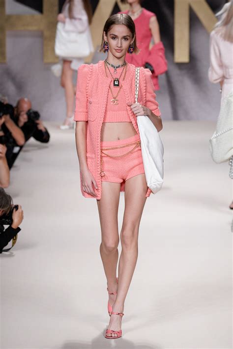 Perfect Bobs Were All Over Chanel’s SS22 Runway.